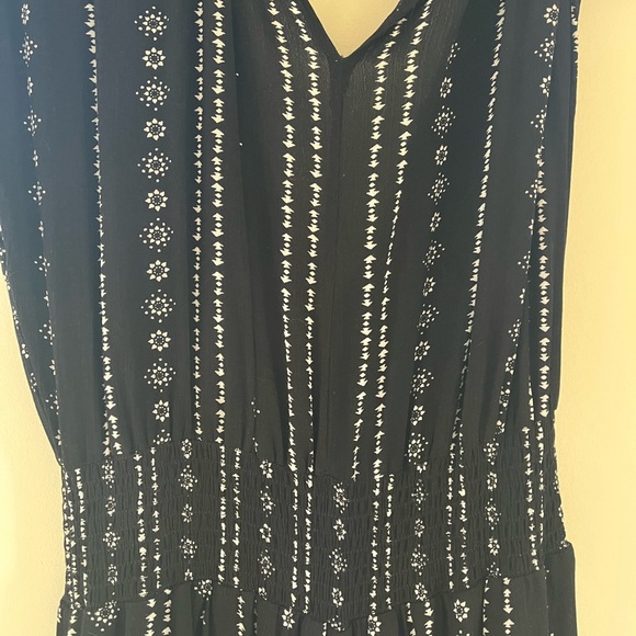 Black and white linen jumpsuit - Picture 2 of 3